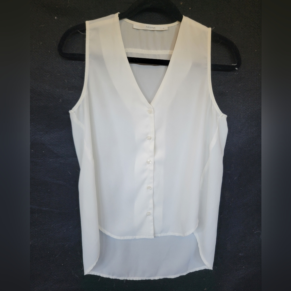Medium cream Sleeveless buttoned blouse,  fun 2 fun